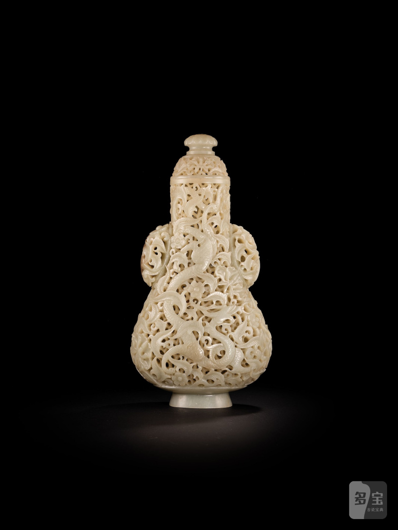 二十世紀　白玉鏤雕蓋瓶 | A WHITE JADE RETICULATED VASE AND COVER